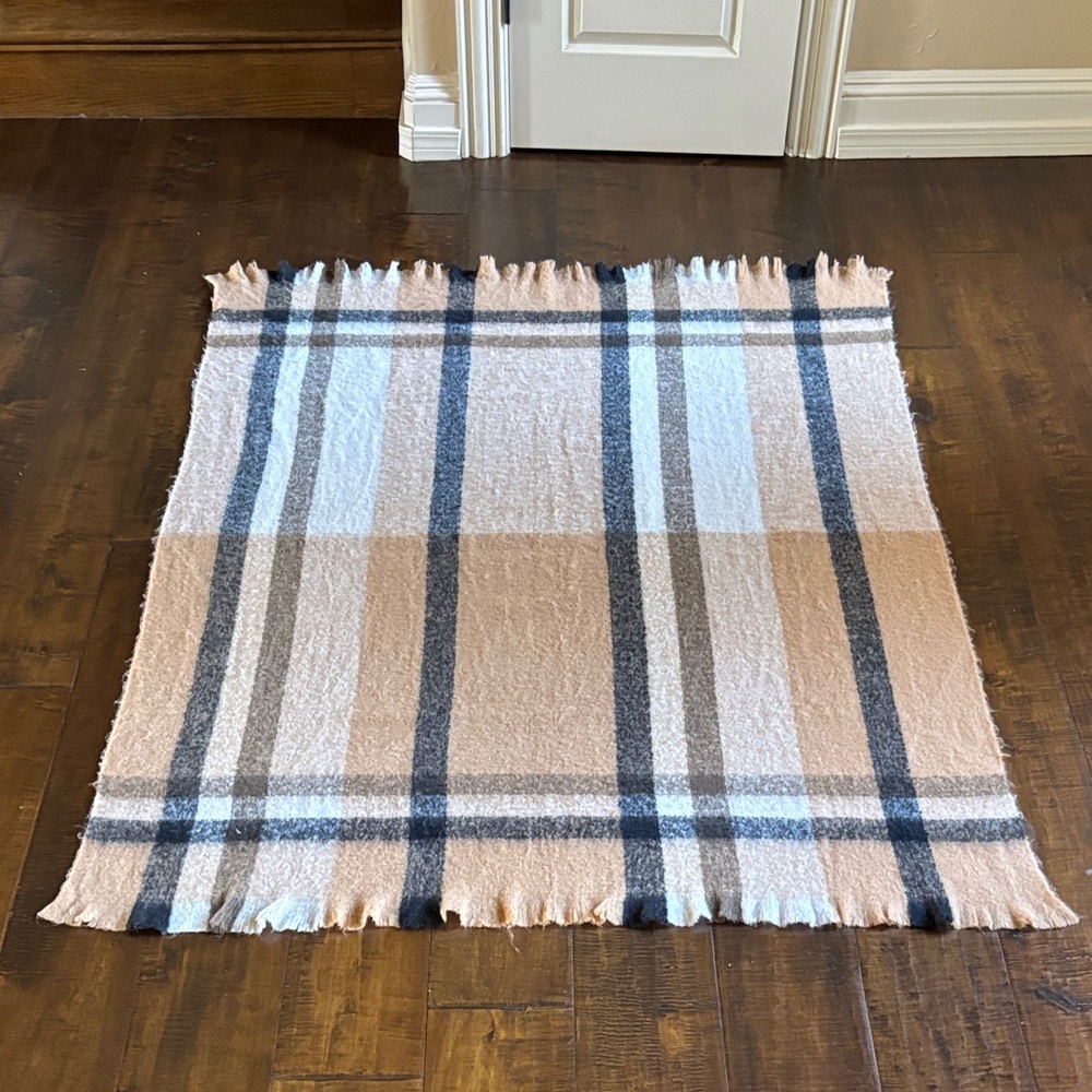 Shiraleah Cozy Checkered Throw Blanket